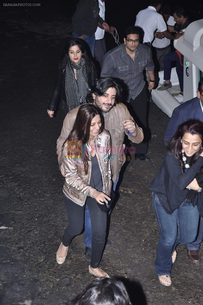 Sonali Bendre at Hrithik's yacht party in Mumbai on 9th Jan 2013