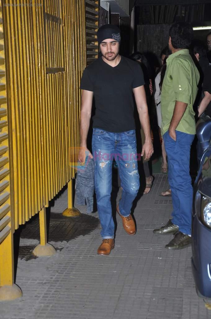 Imran Khan at screening for family in Ketnav, Mumbai on 11th JAn 2013