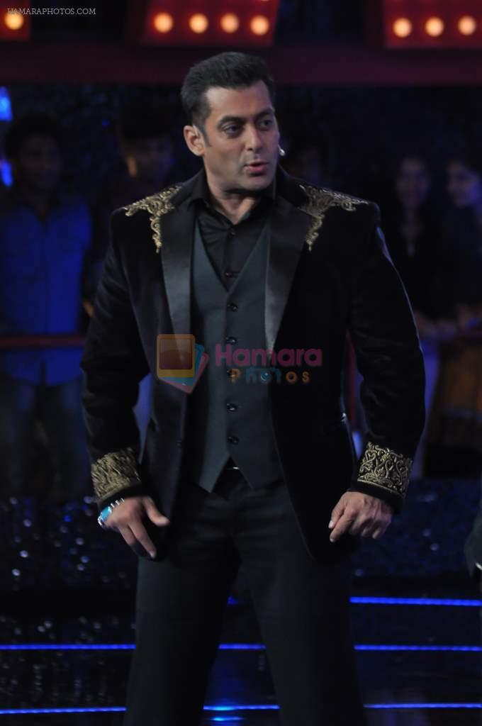 Salman Khan at Bigg Boss 6 grand finale in Lonavala, Mumbai on 12th Jan 2013