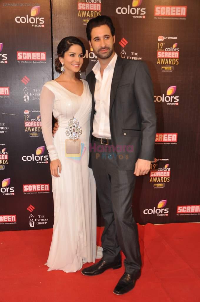 Sunny Leone and hubby Daniel Weber at Screen Awards red carpet in Mumbai on 12th Jan 2013