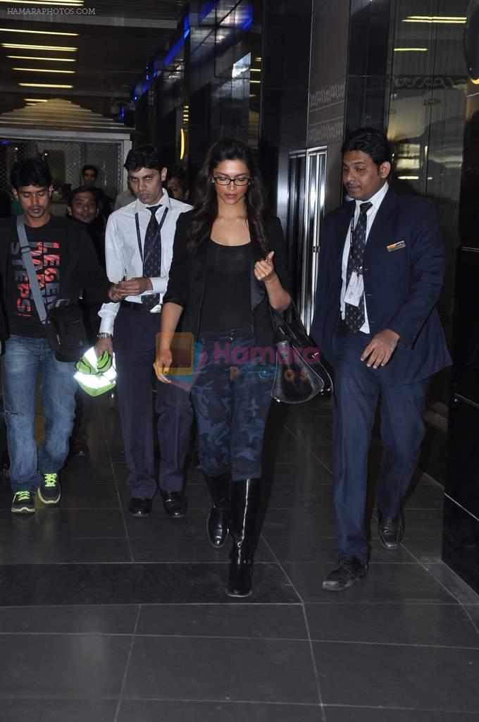 Deepika Padukone arrived in Mumbai Airport on 18th Jan 2013