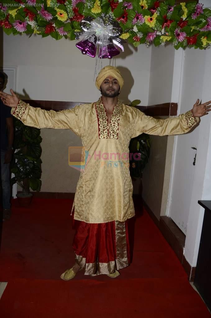 Karanvir Bohra at Neerusha fashion show in Mumbai on 19th Jan 2013