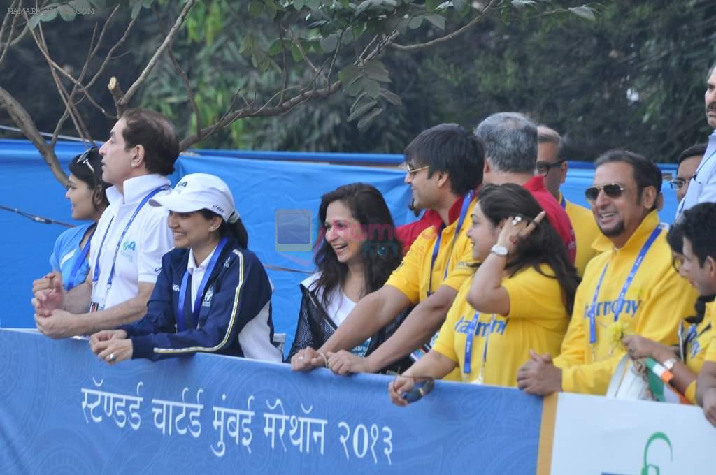 Gulshan Grover at Standard Chartered Mumbai Marathon in Mumbai on 19th Jan 2013