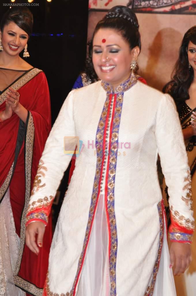 Ashwini Kalsekar at Neerusha fashion show in Mumbai on 19th Jan 2013