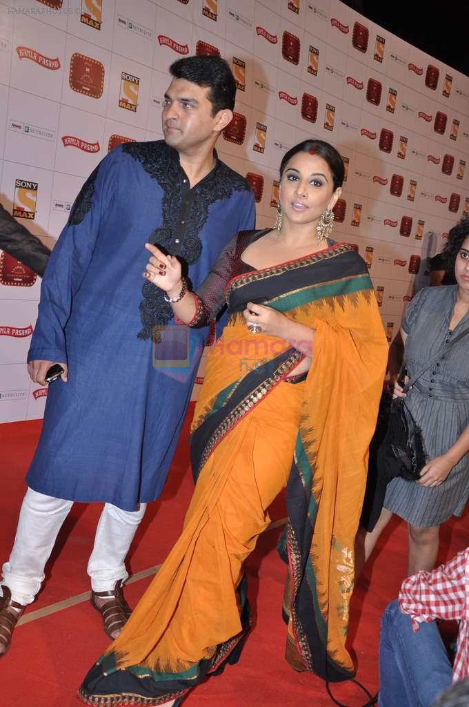 Vidya Balan, Siddharth Roy Kapur at Stardust Awards 2013 red carpet in Mumbai on 26th jan 2013