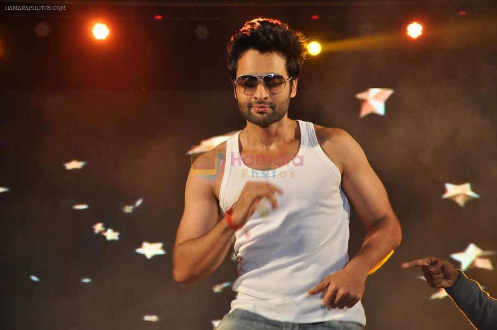 Jackky Bhagnani at Alegria college fest with band Akcent in Panvel, Mumbai on 1st Jan 2013