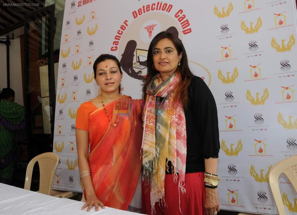 SAngeeta Ahir with Sujata Shetty Hegde at World cancer day camp in Worli, Mumbai on 2nd Feb 2013