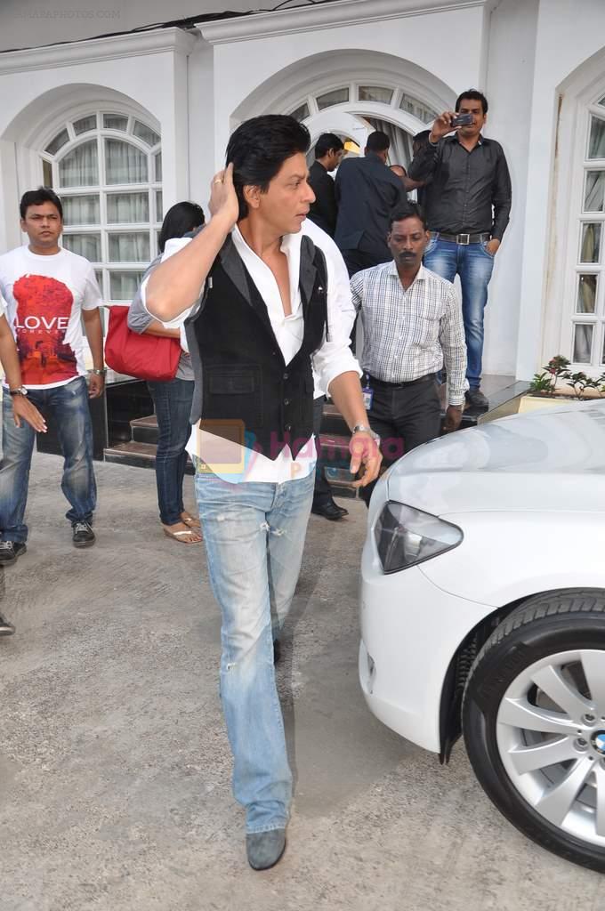 Shahrukh Khan snapped in Bandra, Mumbai on 4th Feb 2013