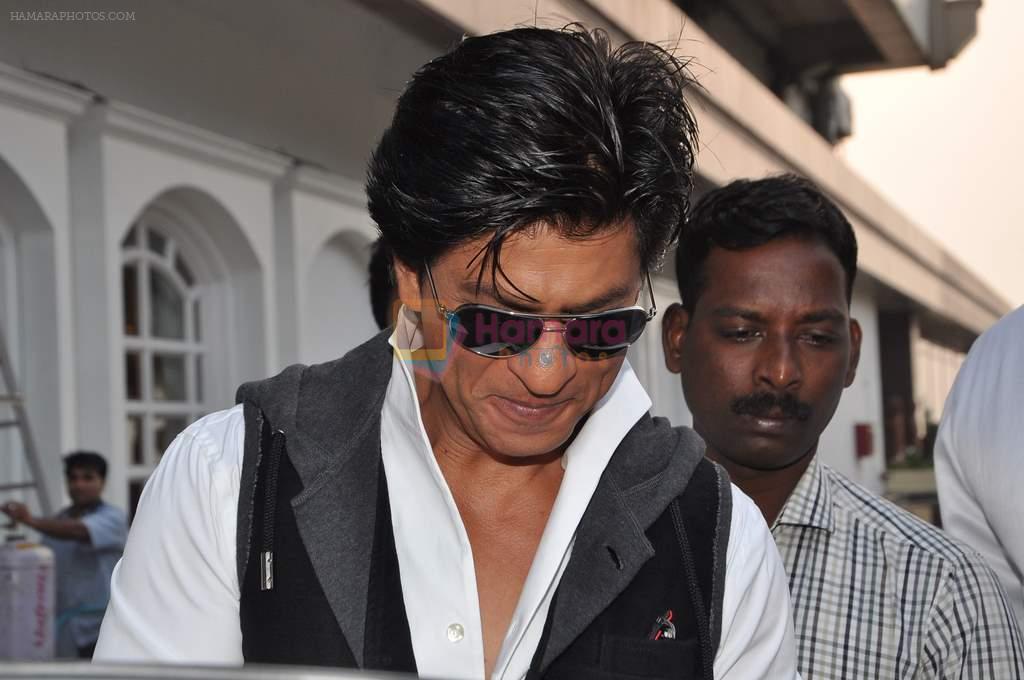 Shahrukh Khan snapped in Bandra, Mumbai on 4th Feb 2013