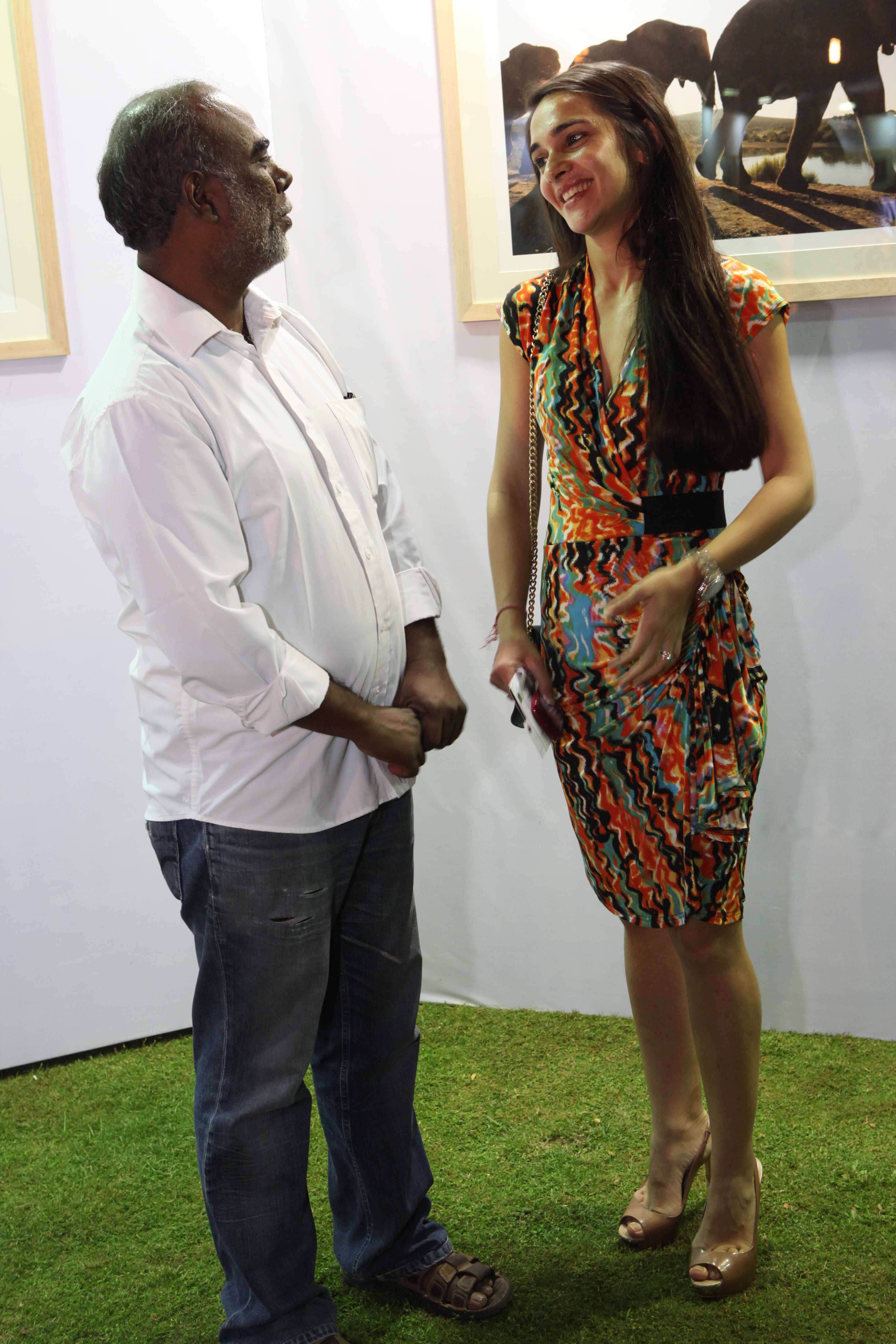 Bollywood Actor Tara Sharma with award winning photographer Sudharak Olwe at his photography exhibition in association with South African Tourism