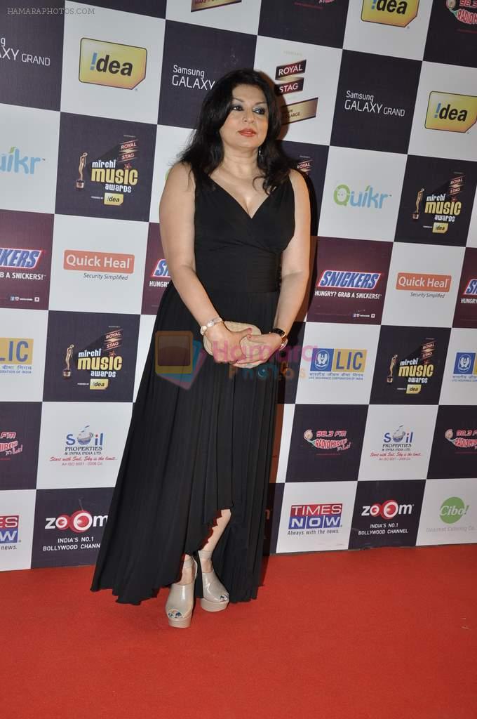 Kiran Juneja at Radio Mirchi music awards red carpet in Mumbai on 7th Feb 2013