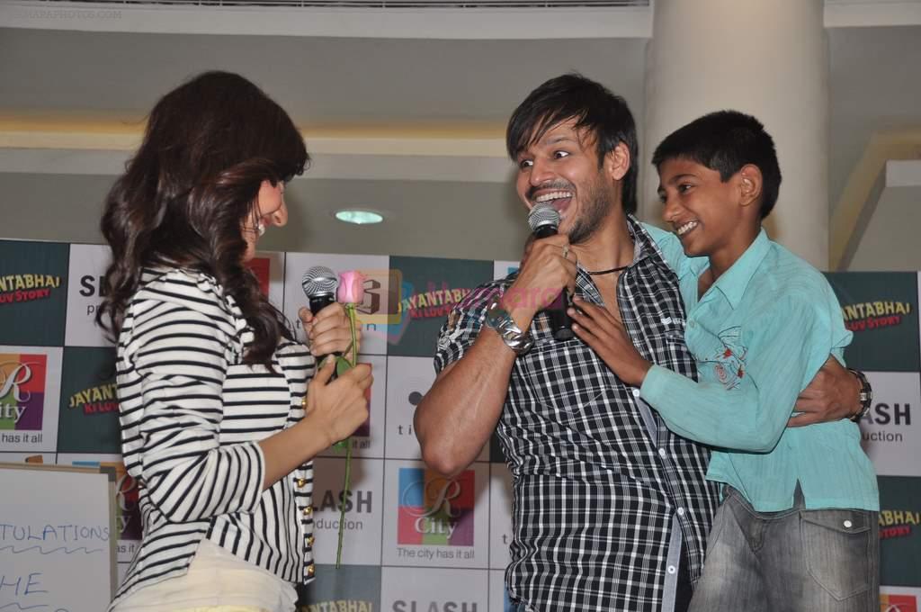 Vivek Oberoi, Neha Sharma at Jayanta Bhai Ki Luv Story Promotions in Ghatkopar, Mumbai on 9th Feb 2013