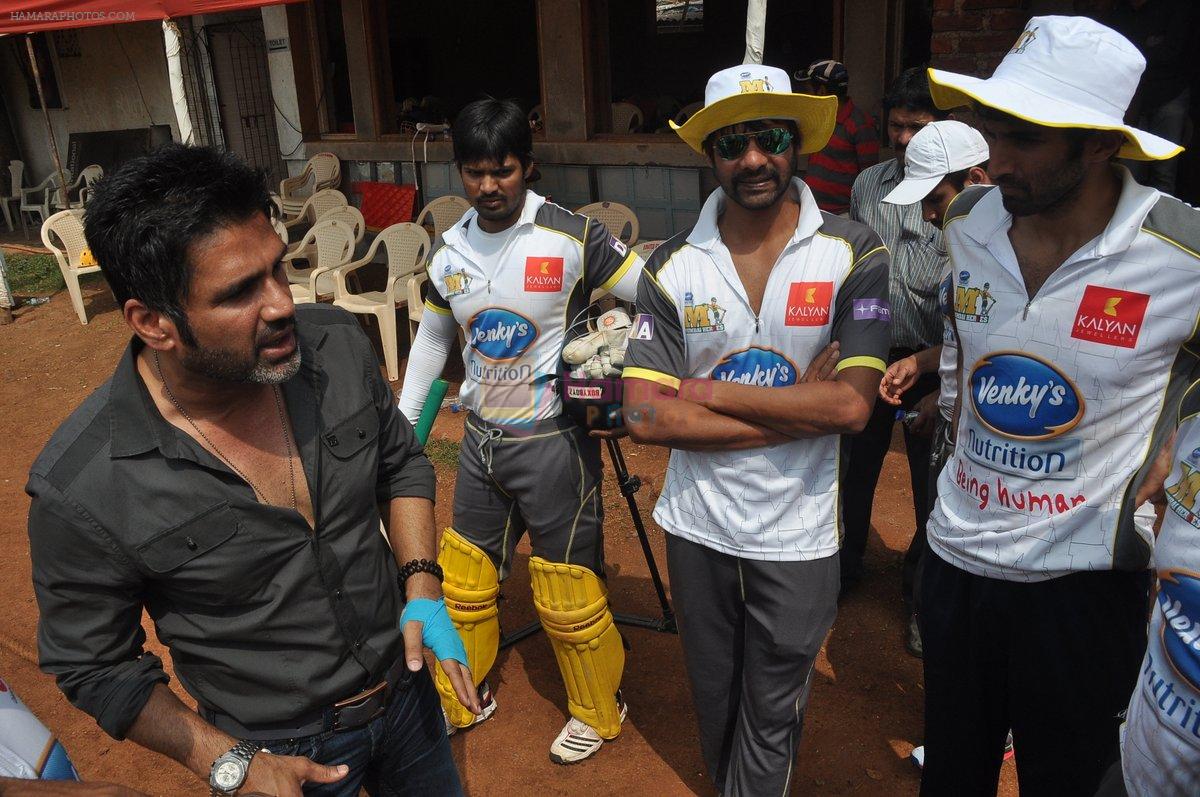 Sunil Shetty with Mumbai Heroes practice for CCL match in Mumbai on 12th feb 2013