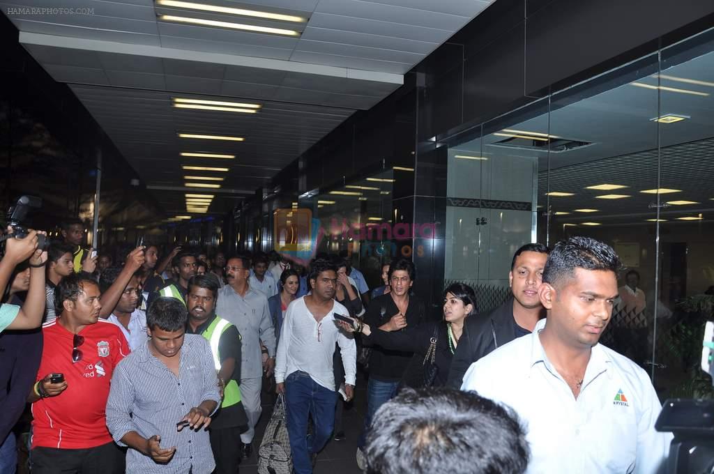 Shahrukh Khan return from Muscat in Mumbai on 13th Feb 2013
