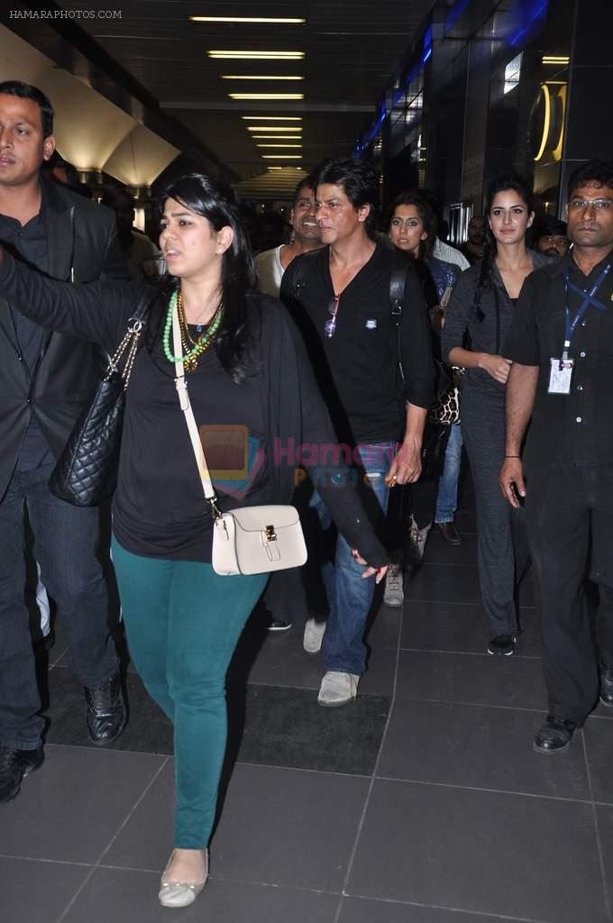 Shahrukh Khan, Katrina Kaif return from Muscat in Mumbai on 13th Feb 2013