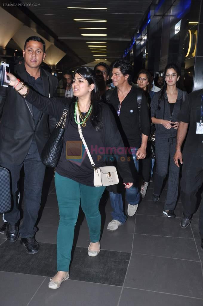 Shahrukh Khan, Katrina Kaif return from Muscat in Mumbai on 13th Feb 2013