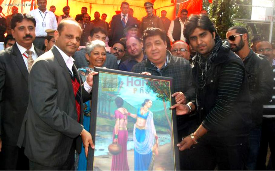 aman trikha getting painting made by inmates at Tihar jail in Delhi on 13th Feb 2013