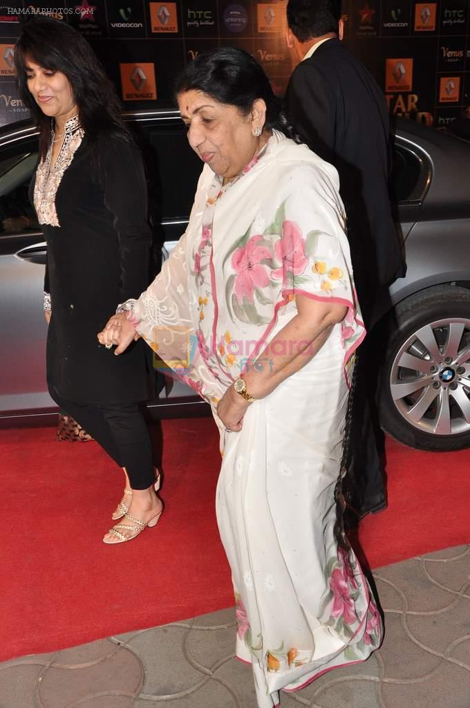 Lata Mangeshkar at Star Guild Awards red carpet in Mumbai on 16th Feb 2013