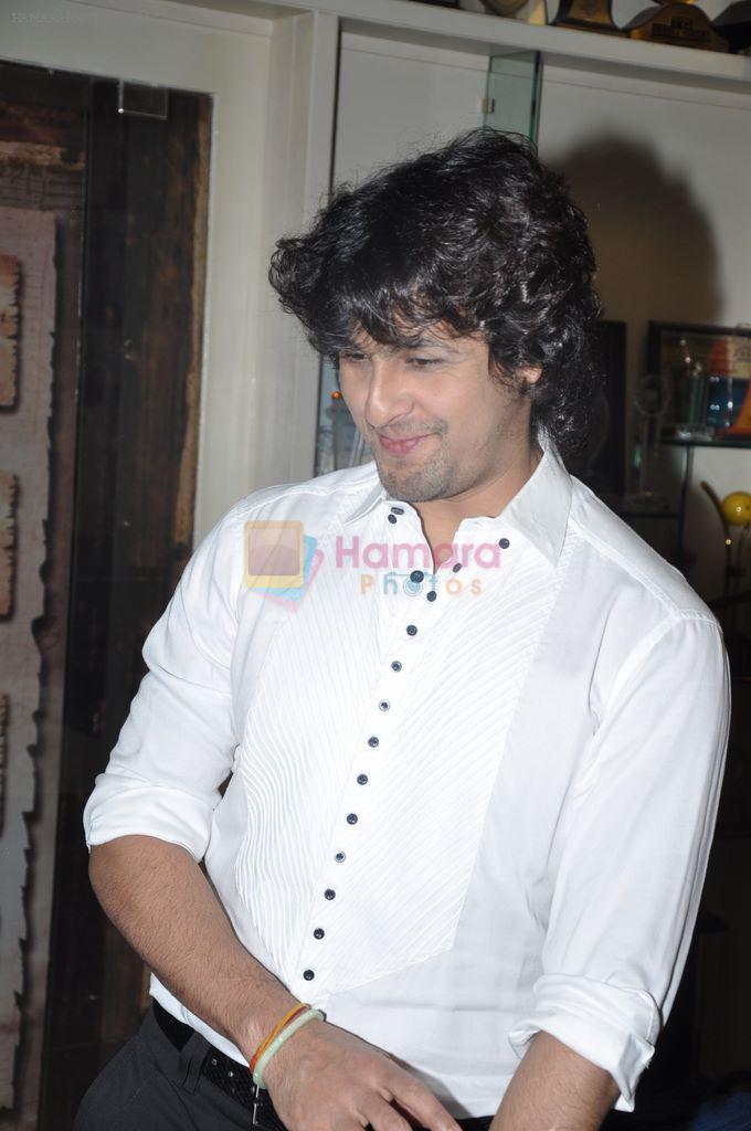 Sonu Nigam talks about how he was duped by a show organiser in Mumbai on 25th Feb 2013