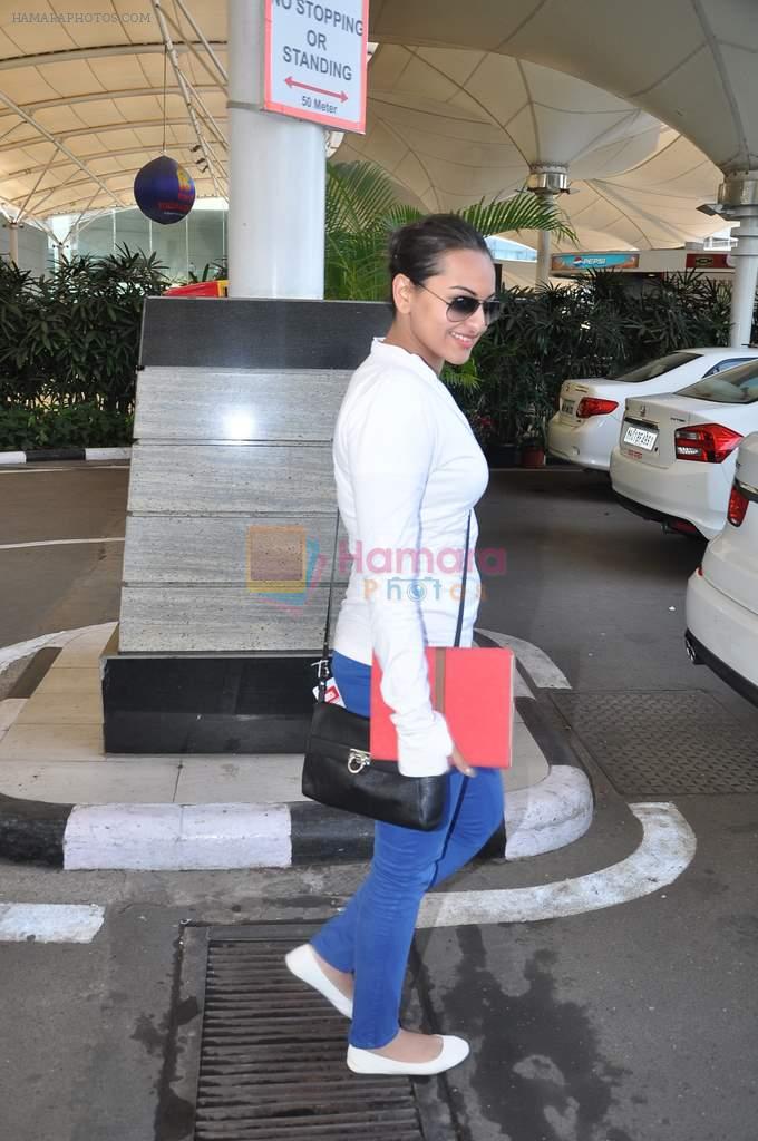 sonakshi Sinha snapped at domestic airport on 27th Feb 2013