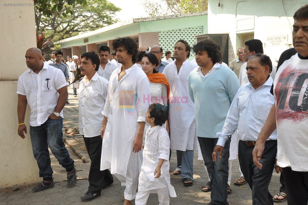 sonu nigam's mom's funeral in Mumbai on 1st March 2013