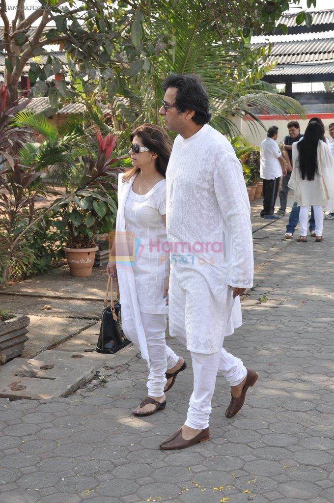 Talat Aziz at sonu nigam's mom's funeral in Mumbai on 1st March 2013