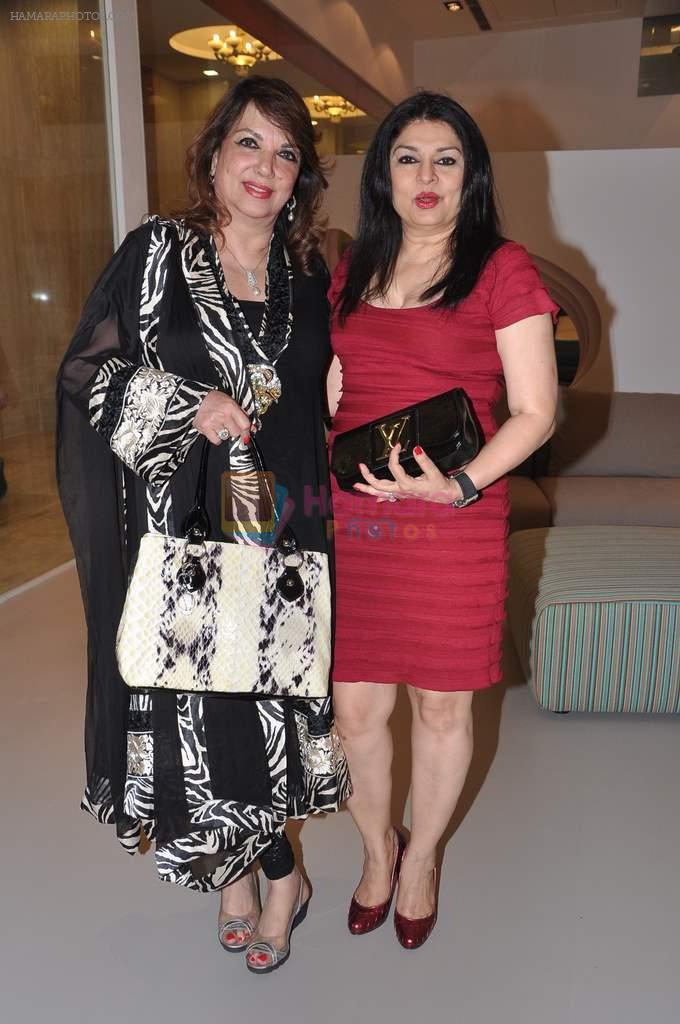 Kiran Juneja, Zarine Khan  at Nisha Jamwal hosts I Casa store launch in Mumbai on 28th Feb 2013