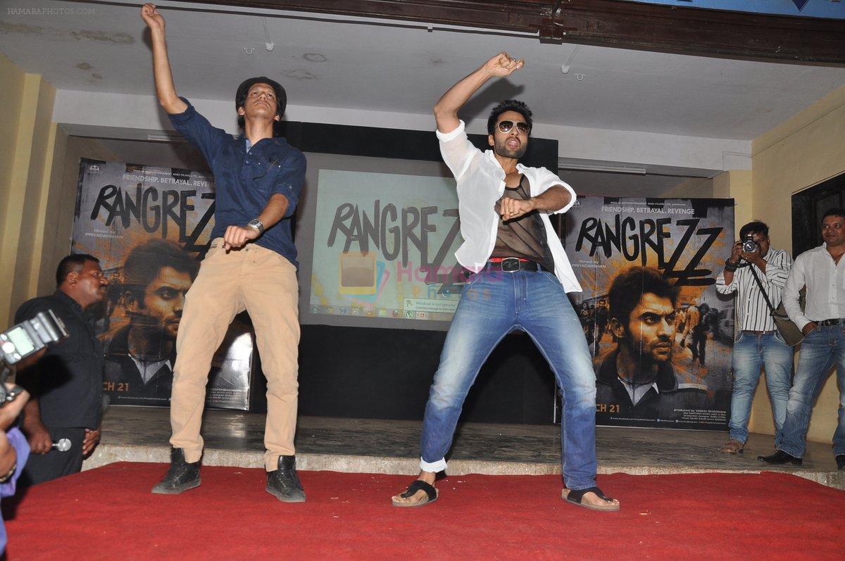 Jackky Bhagnani unveils Rangrezz Gangnam video at Dharavi slums in Mumbai on 4th March 2013