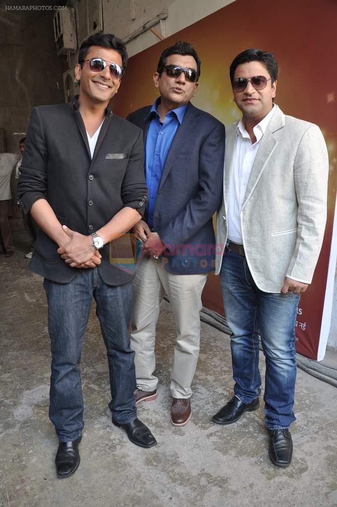 Sanjeev Kapoor with leading chefs on the sets of Nach Baliye in Filmistan, Mumbai on 5th March 2013