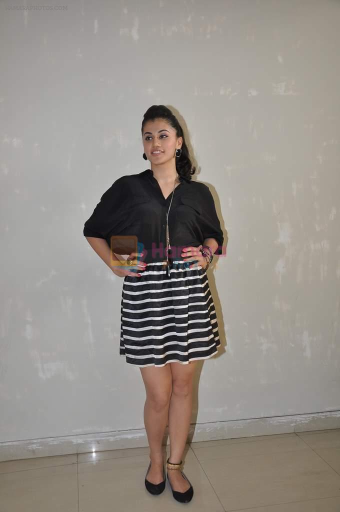Tapsee Pannu at Chasme Badoor promotions in Mithibai College, Parel on 5th March 2013