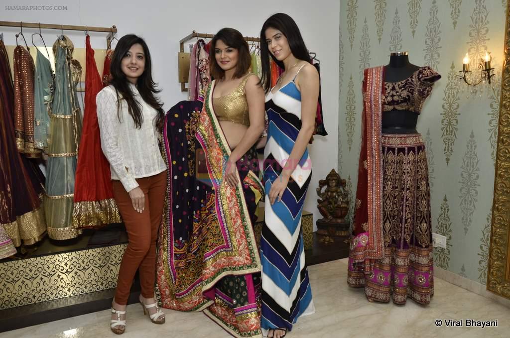 Aashka Goradia, Sucheta Sharma, Amy Billimoria at Amy Milloria's Womens day fashion event in Mumbai on 5th March 2013