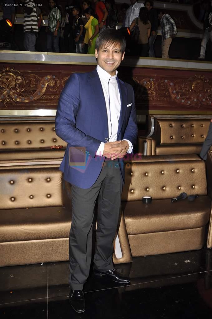 Vivek oberoi on the Zee show with kids in Famous, Mumbai on 8th March 2013