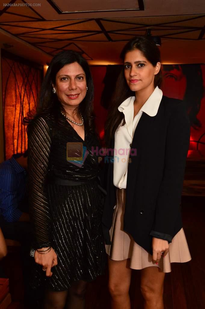 Harmeet Bajaj & Tina Talwar at Smoke House Cocktail Club in Capital, Mumbai on 9th March 2013