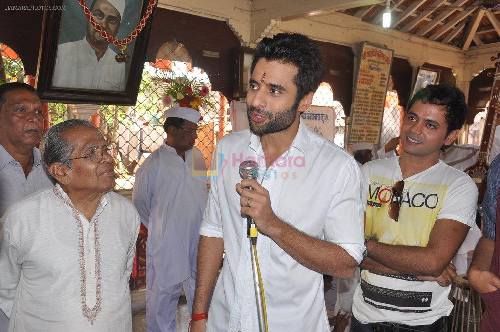 Jackky Bhagnani celebrates Shivratri in Mumbai on 10th March 2013