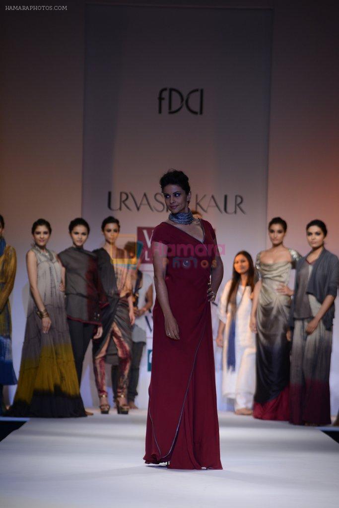 Gul Panag walks the ramp for Urvashi Kaur Show at Wills Lifestyle India Fashion Week 2013 Day 2 in Mumbai on 14th March 2013