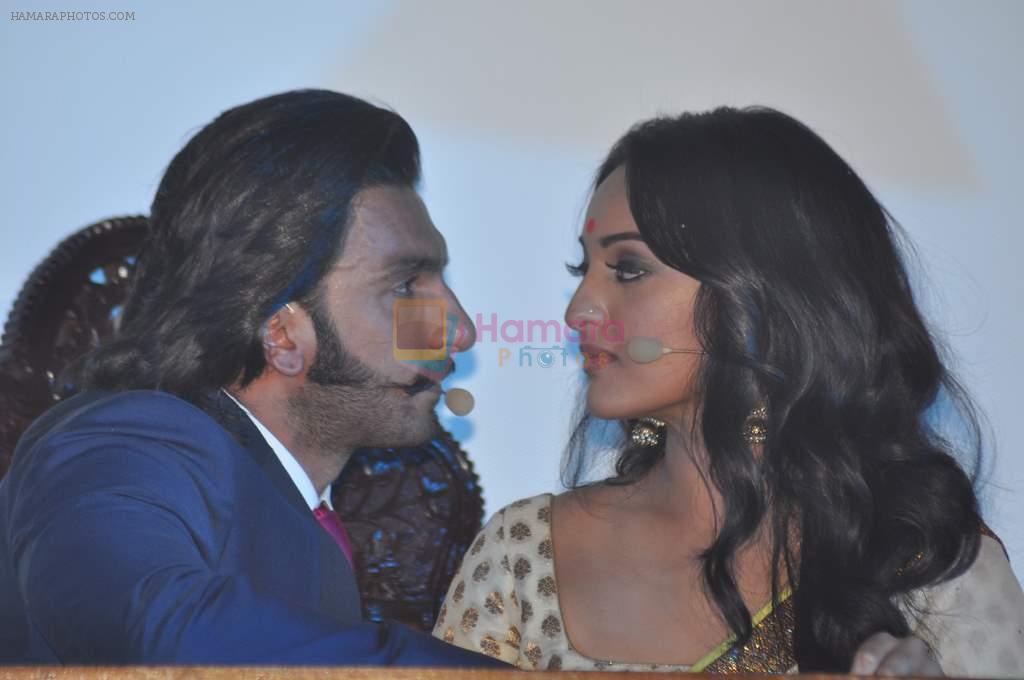 Sonakshi Sinha, Ranveer Singh at trailor Launch of film Lootera in Mumbai on 15th March 2013