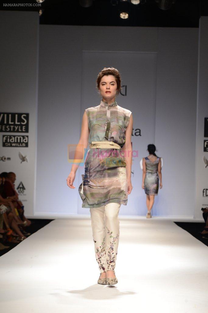 Model walks the ramp for Sanchita Show at Wills Lifestyle India Fashion Week 2013 Day 4 in Mumbai on 16th March 2013