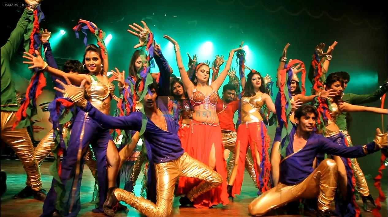 Veena Malik seduces the crowd at Silk Sakkath Maga music launch in Bangalore on 18th March 2013
