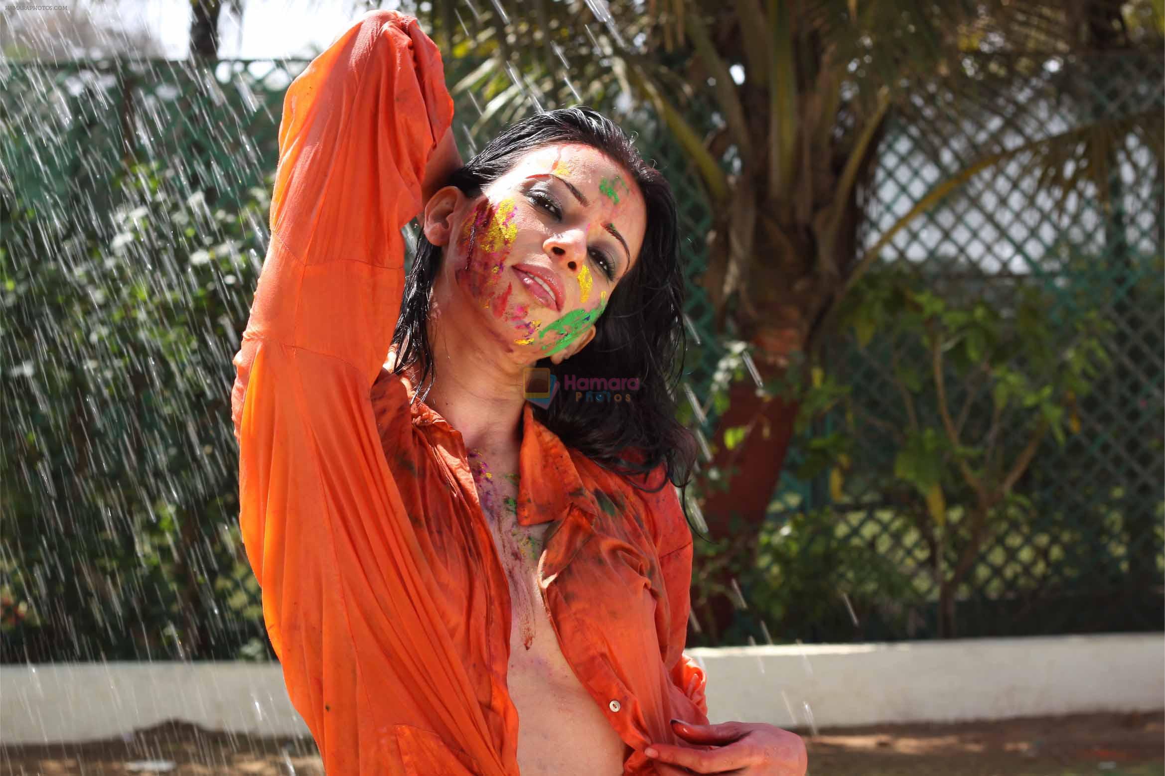 Rozlyn Khan at the Holi reloaded event with the International fame musician DJ Juno Reacto