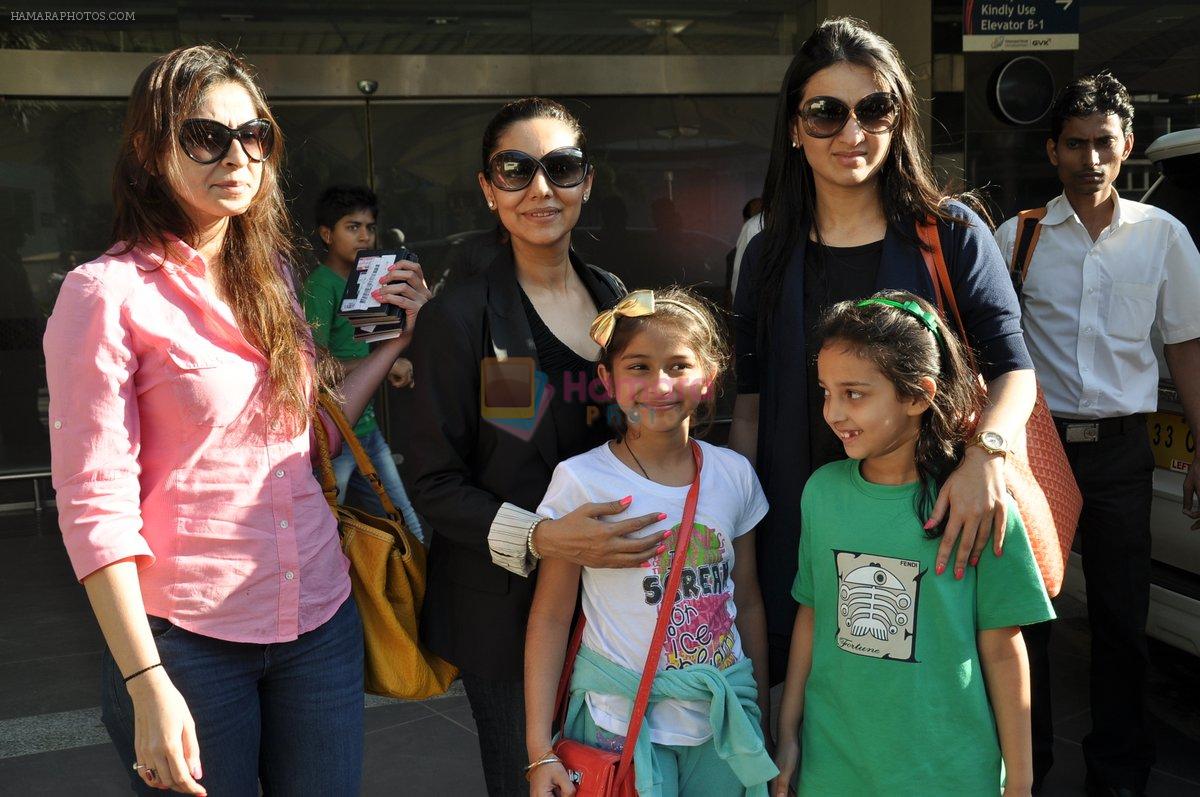 Gauri Khan and Maheep snapped at airport in Mumbai on 20th March 2013