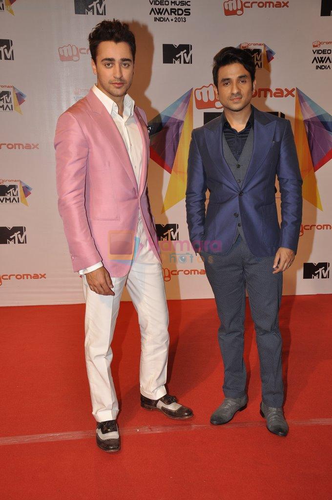 Imran Khan, Vir Das at MTV Video Music Awards 2013 in Mumbai on 21st March 2013