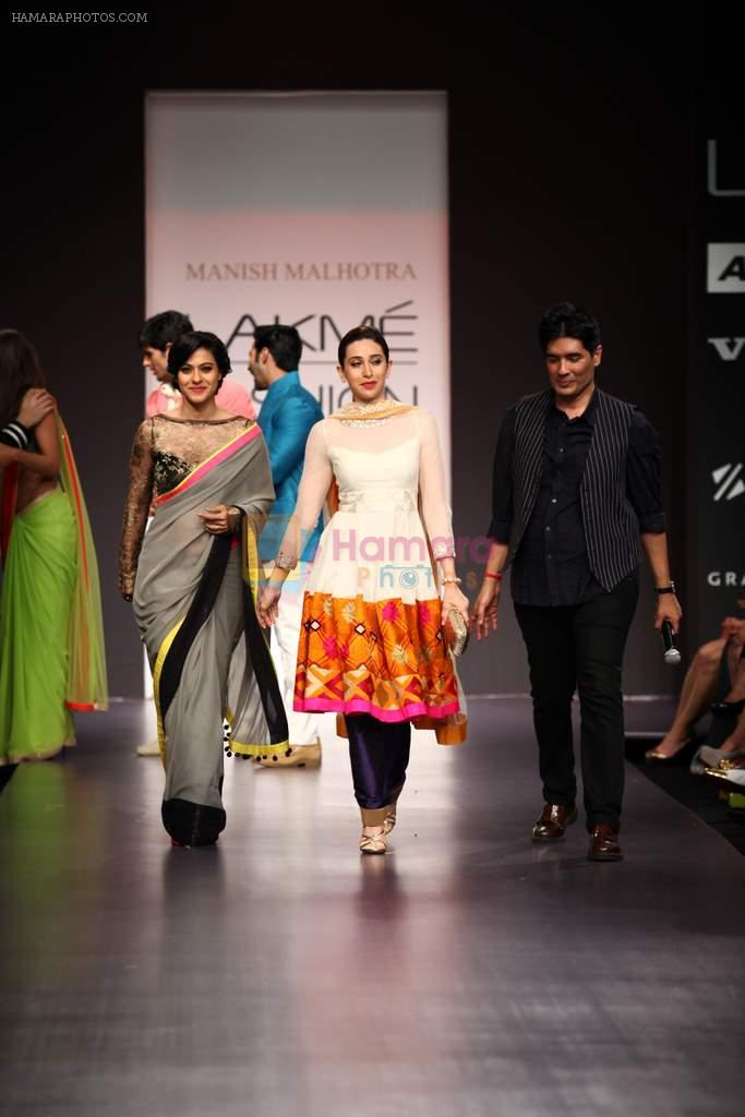 Kajol, Manish Malhotra, Karisma Kapoor walk the ramp for Manish Malhotra Show at Lakme Fashion Week 2013 Day 1 in Grand Hyatt, Mumbai on 22nd March 2013