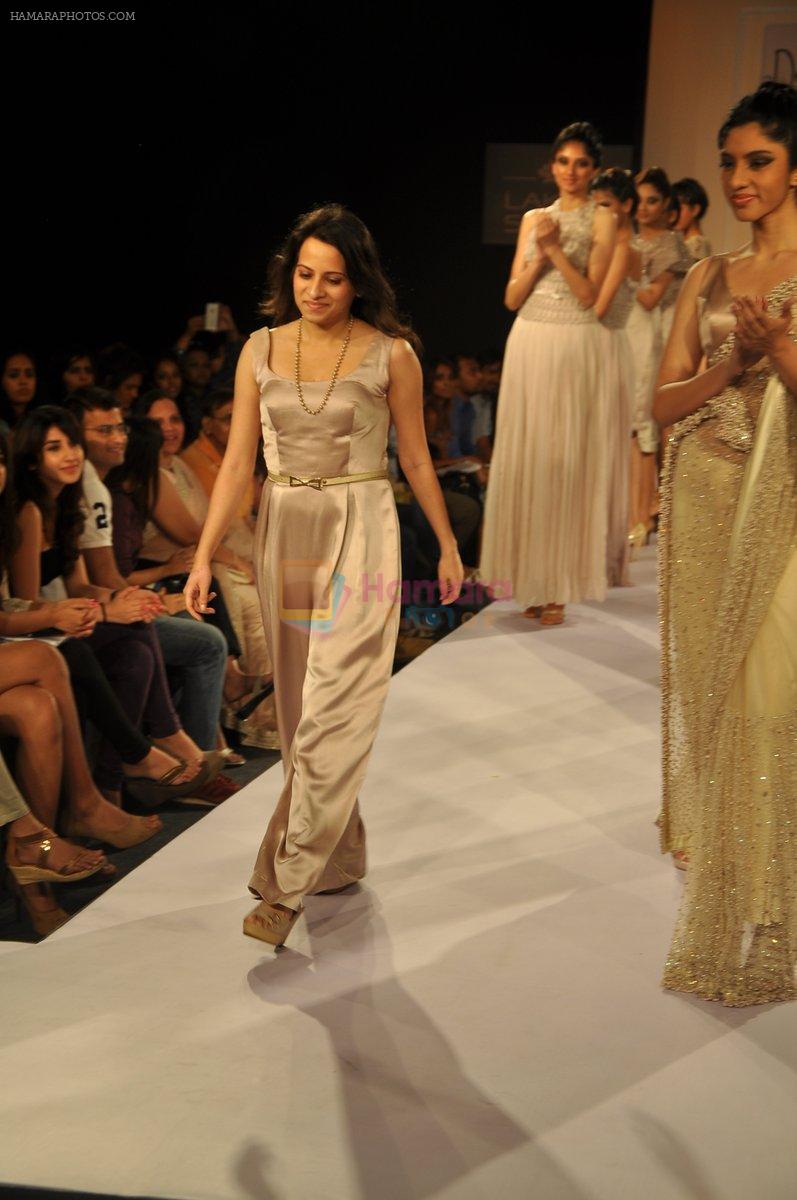 Model walk the ramp for Deepti Pruthi Show at Lakme Fashion Week 2013 Day 1 in Grand Hyatt, Mumbai on 22nd March 2013