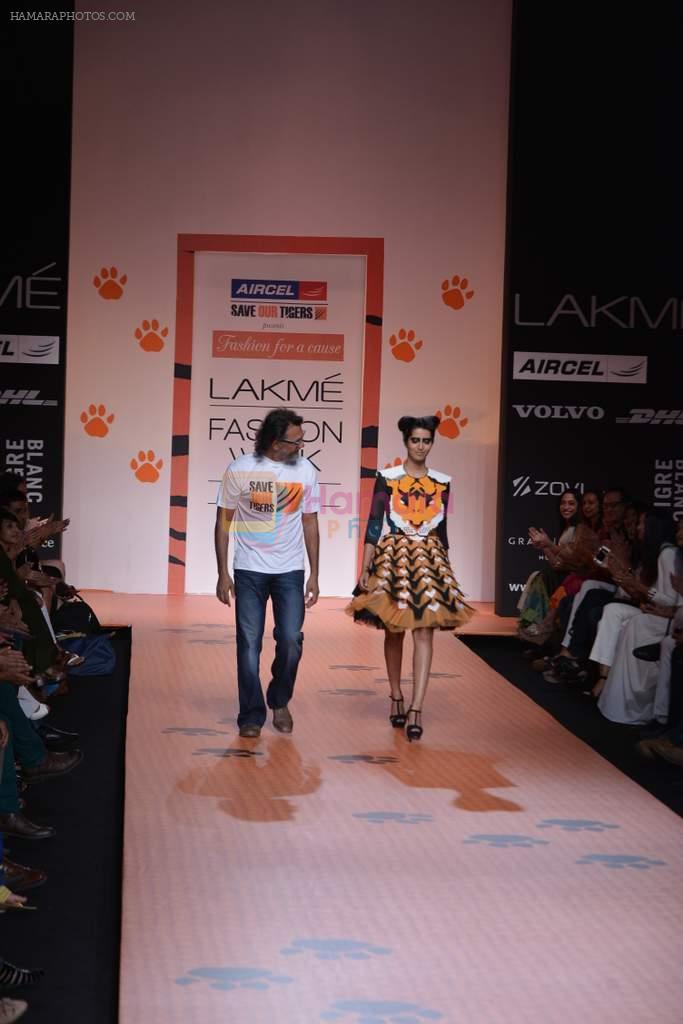 Rakesh Omprakash Mehra walk the ramp for Save Tigers Aircel Show at Lakme Fashion Week 2013 Day 5 in Grand Hyatt, Mumbai on 26th March 2013