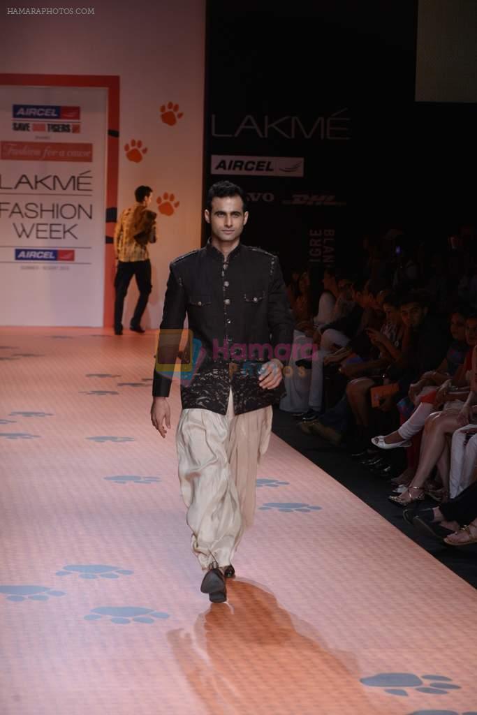 Model walk the ramp for Save Tigers Aircel Show at Lakme Fashion Week 2013 Day 5 in Grand Hyatt, Mumbai on 26th March 2013