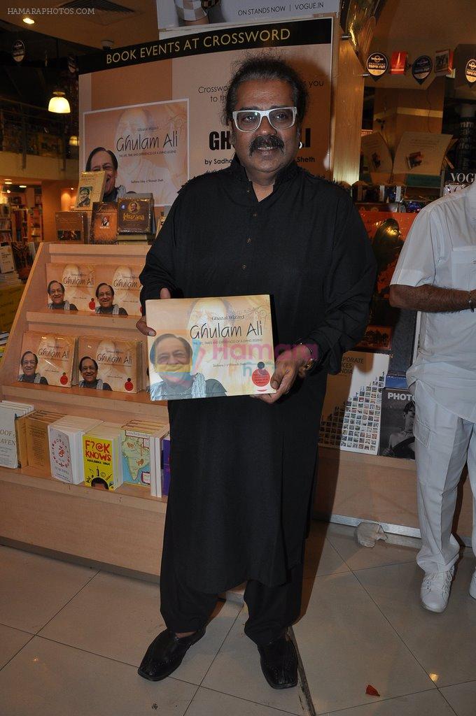 Hariharan at Ghulam Ali's book launch in Crossword, Mumbai on 26th March 2013