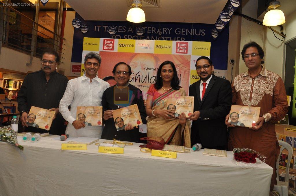 Talat Aziz, Hariharan, Ghulam Ali at Ghulam Ali's book launch in Crossword, Mumbai on 26th March 2013