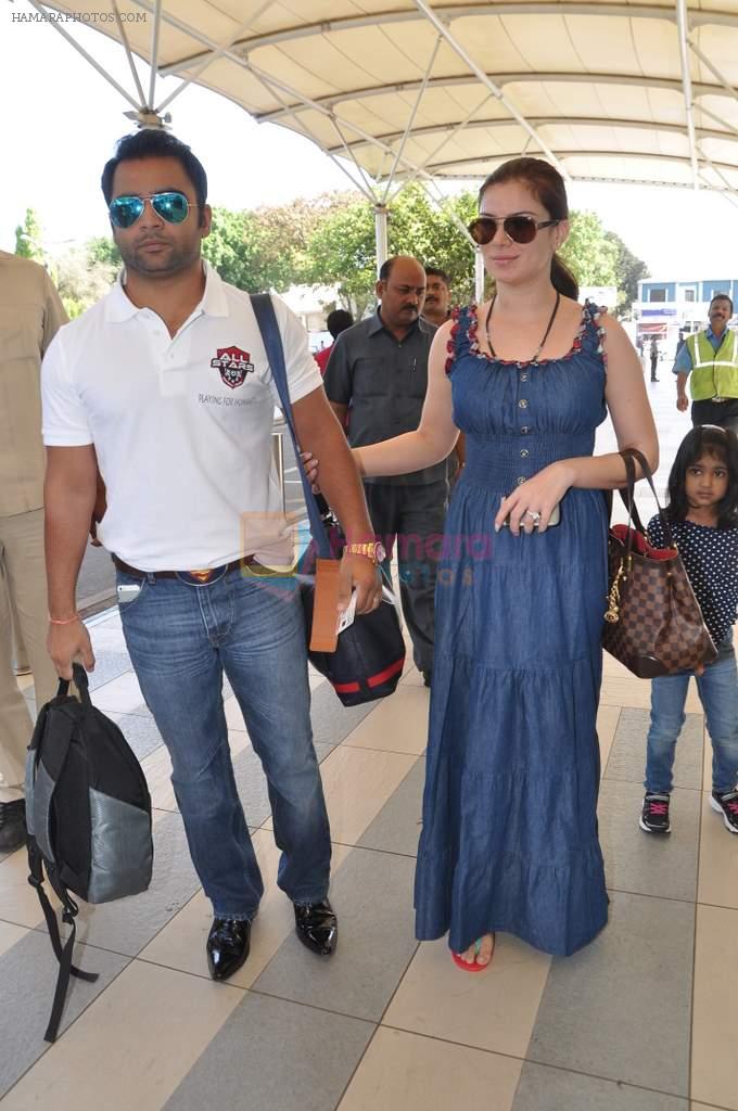 Urvashi Sharma, Sachin Joshi leave for charity match in Delhi Airport on 30th March 2013