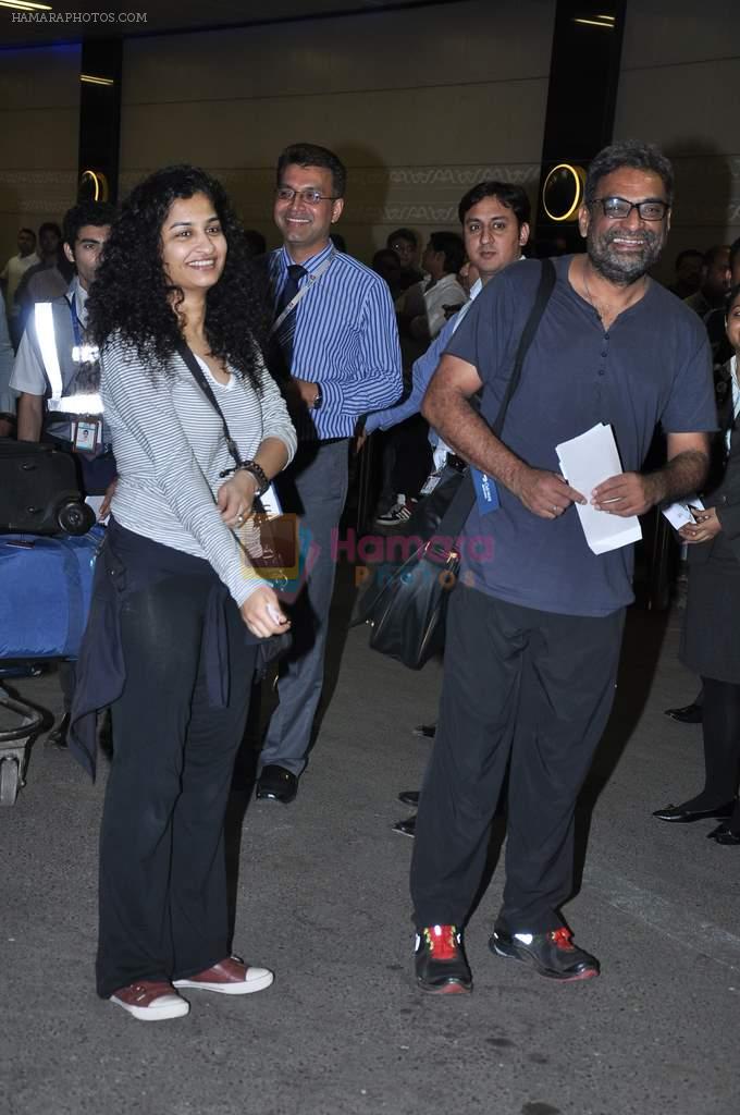 Gauri Shinde, R Balki leave for TOIFA Day 3 in Mumbai Airport on 3rd April 2013