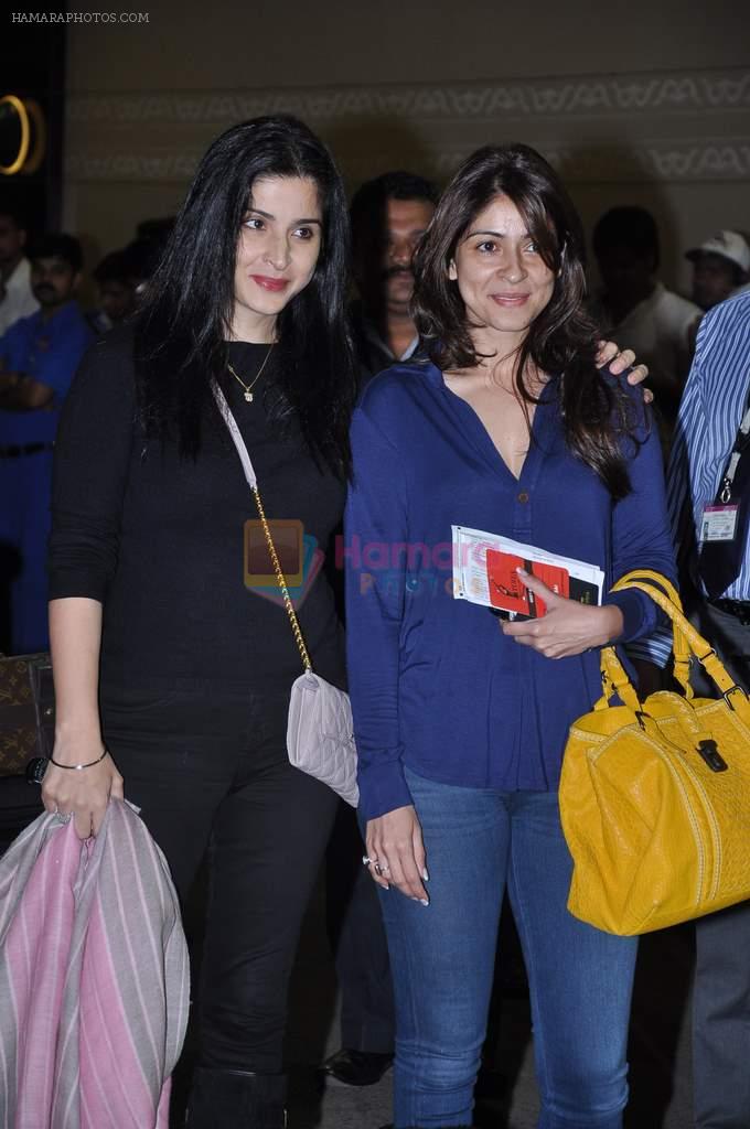 maheep kapoor leave for TOIFA Day 3 in Mumbai Airport on 3rd April 2013
